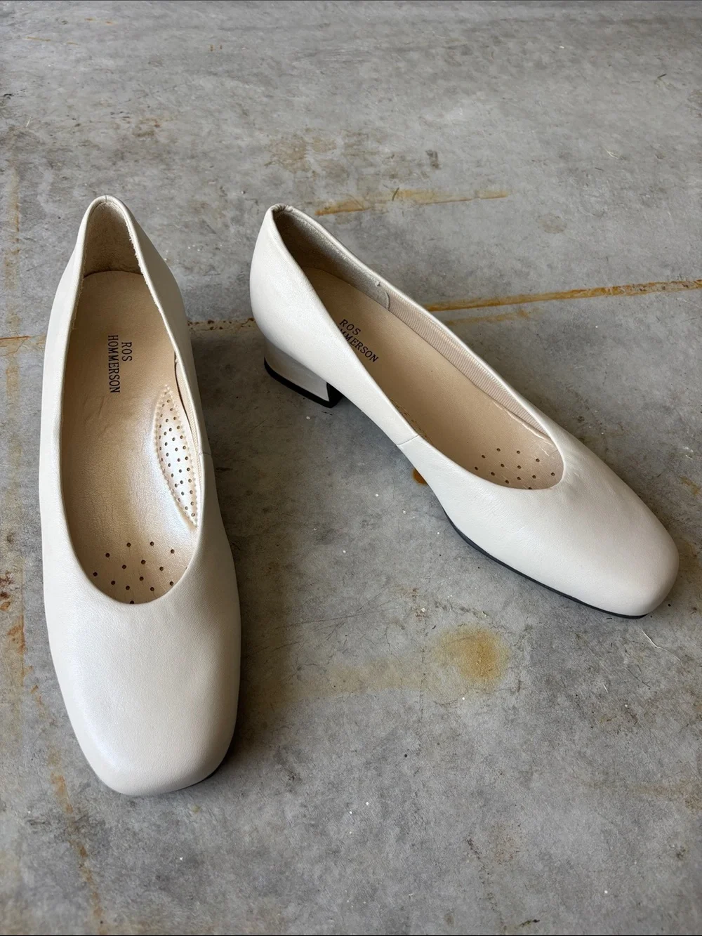 Ros Hommerson Cream Leather Low Heels sz 9 Bridal Minimalist Office Chic